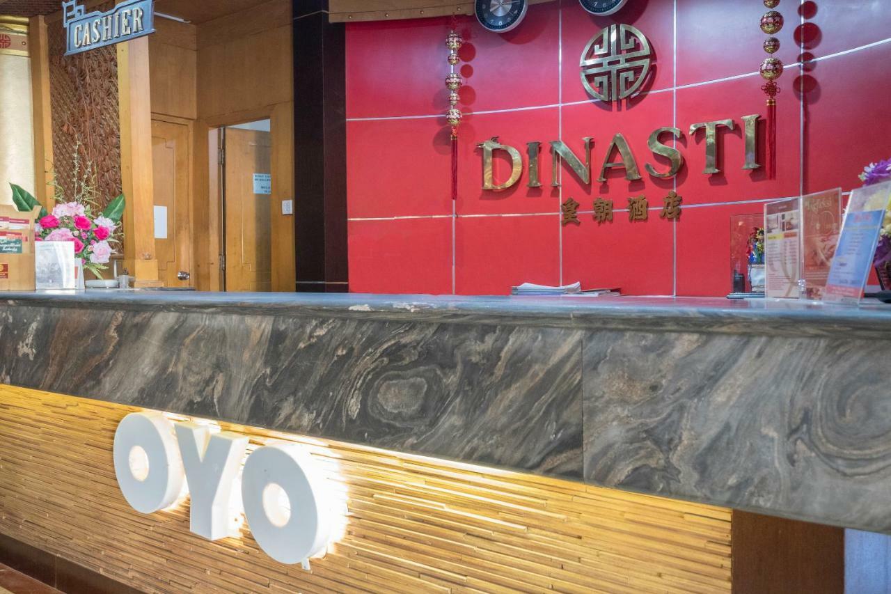 Oyo 821 Hotel Dinasti Macáçar Exterior foto